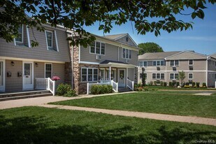 25 Fairfield Way in Commack, NY - Building Photo
