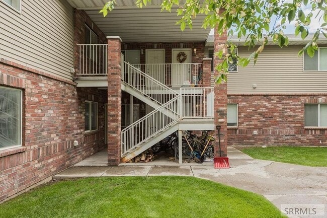 property at 264 N 3rd E