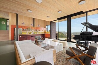 20485 Medley Ln in Topanga, CA - Building Photo - Building Photo