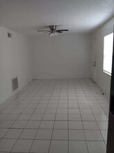 5849 Crestmont St, Unit A in Clearwater, FL - Building Photo - Building Photo
