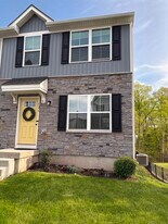 121 Van Fleet Cir in Pottstown, PA - Building Photo