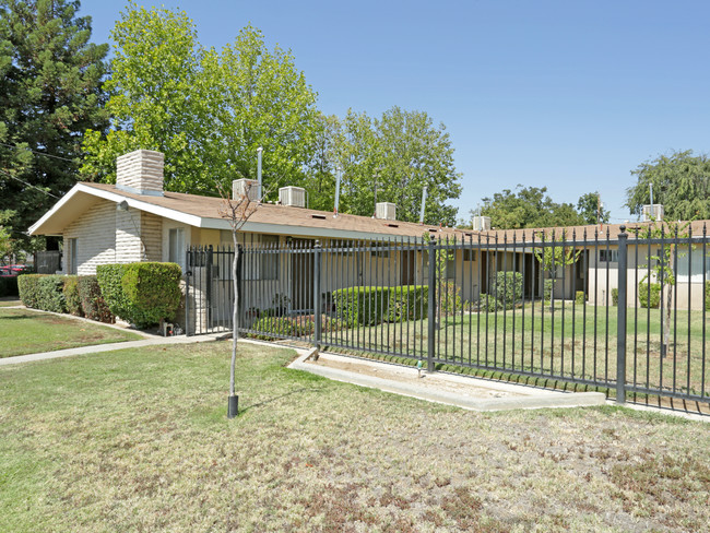 4525 E Sierra Madre Ave in Fresno, CA - Building Photo - Building Photo