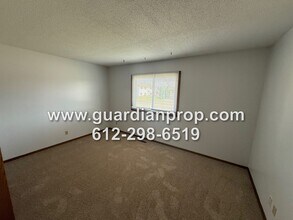 2289 11th Ave E in North St. Paul, MN - Building Photo - Building Photo