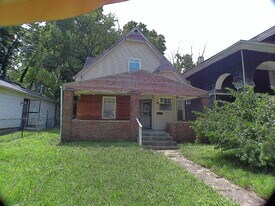 1061 W 33rd St in Indianapolis, IN - Building Photo