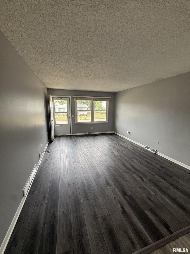 2843 High Point Dr in Davenport, IA - Building Photo - Building Photo