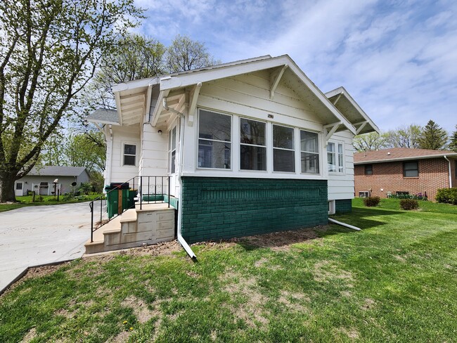 property at 507 3rd Ave SE