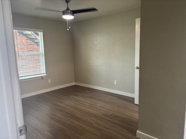 2010 Estrada Pkwy, Unit 24-205 in Irving, TX - Building Photo - Building Photo