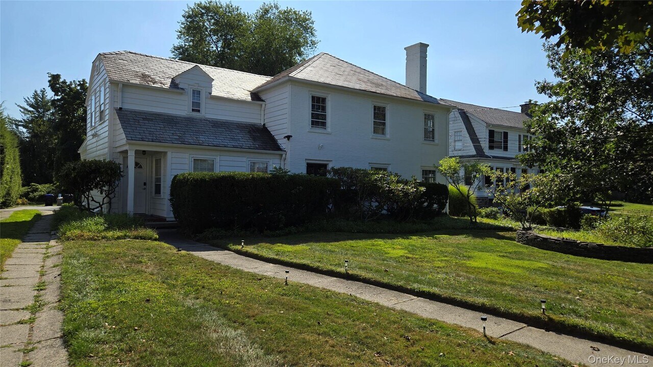 98 S Hamilton St in Poughkeepsie, NY - Building Photo