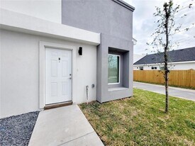3405 Frio Ave, Unit 3 in McAllen, TX - Building Photo
