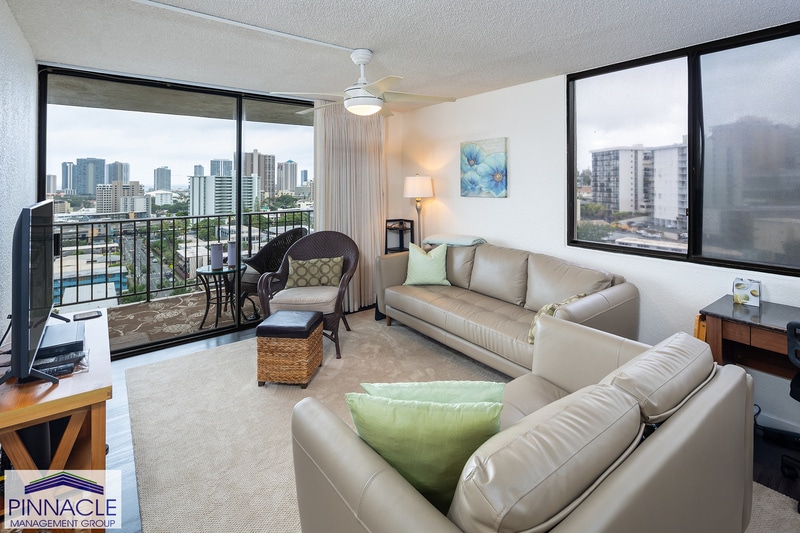1561 Pensacola St in Honolulu, HI - Building Photo