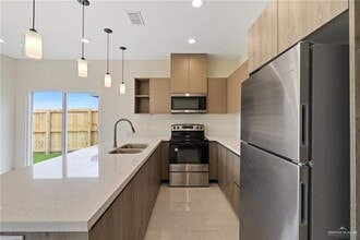 10 Violet Ave W in Pharr, TX - Building Photo - Building Photo