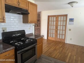 716 Shell Pl in Neptune City, NJ - Foto de edificio - Building Photo
