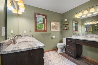 609 N Woods Edge Dr in Oregon, WI - Foto de edificio - Building Photo