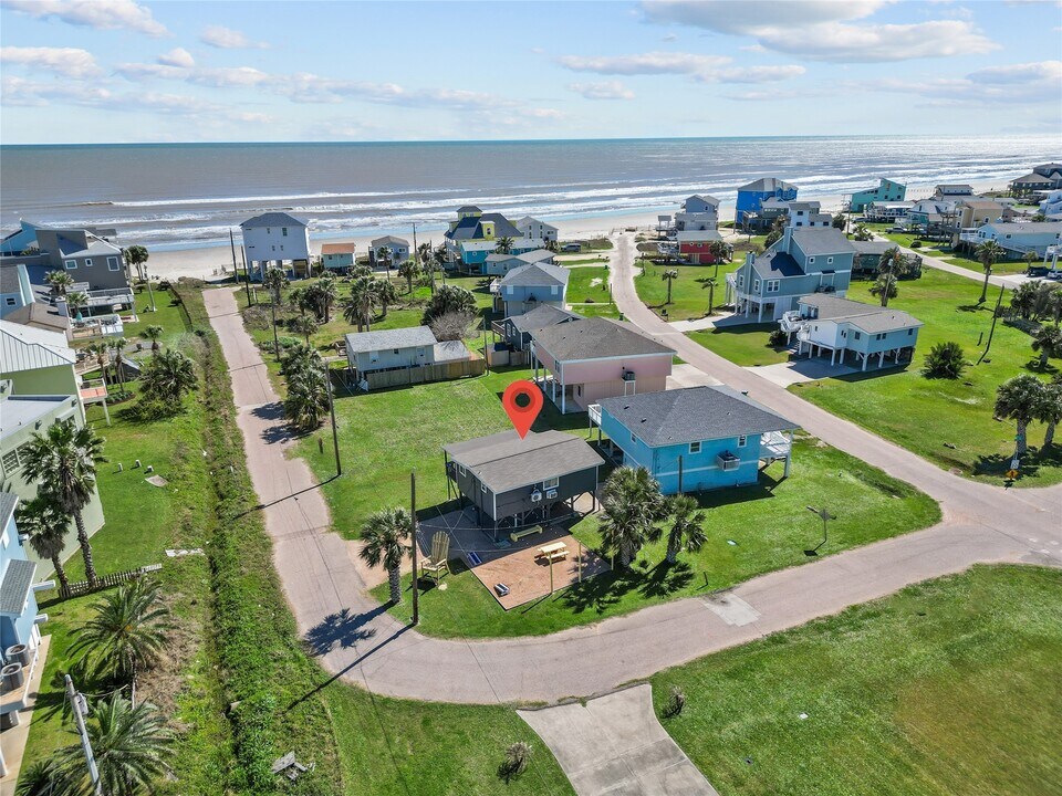 14103 Duncan Way in Galveston, TX - Foto de edificio