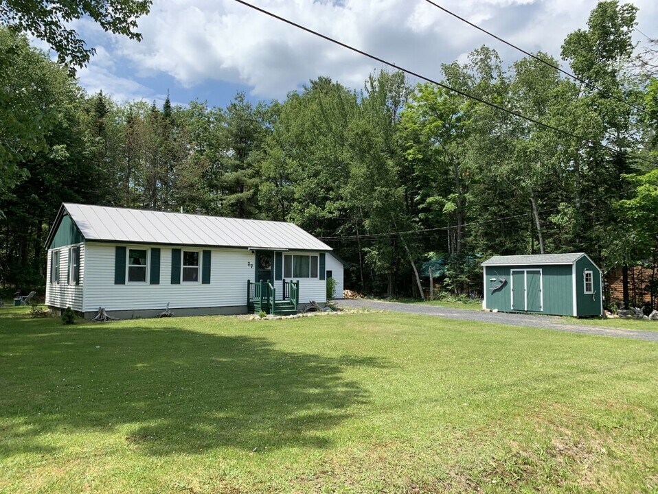 27 Lewis St in Greenville, ME - Building Photo