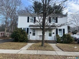 128 Laurel Ct in Plainville, CT - Building Photo
