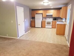 5386 Burbank St N in Keizer, OR - Building Photo - Building Photo