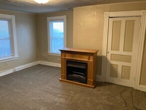 207 Boggs Ave, Unit boggs ave  apt 3 in Pittsburgh, PA - Foto de edificio - Building Photo