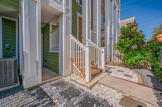 2411 Lawrence St in Houston, TX - Foto de edificio - Building Photo