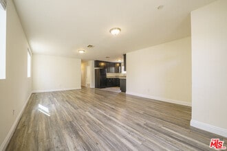 154 E 84th Pl in Los Angeles, CA - Building Photo - Building Photo