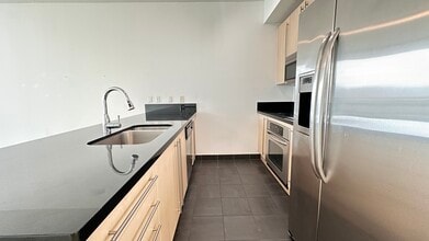 79 SW 12th St, Unit 1102 in Miami, FL - Building Photo - Building Photo