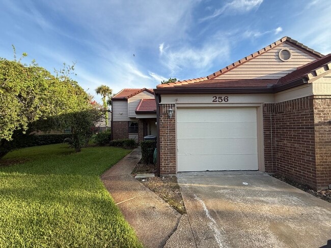 256 Palm Sparrow Ct in Daytona Beach, FL - Building Photo - Building Photo