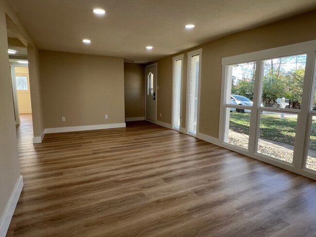 3367 Parnell Dr in Akron, OH - Foto de edificio - Building Photo