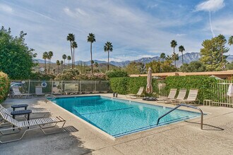 2420 Los Coyotes Dr in Palm Springs, CA - Building Photo - Building Photo