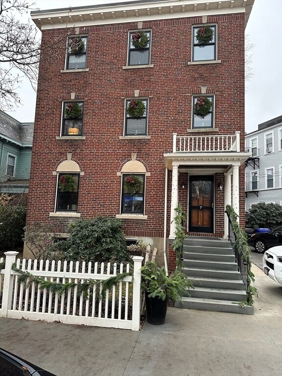 7 Linden St in Brookline, MA - Building Photo - Building Photo