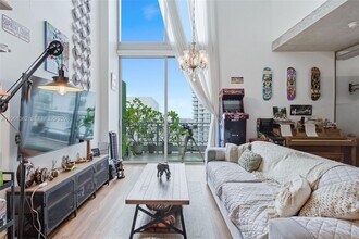 690 SW 1st Ct in Miami, FL - Building Photo - Building Photo