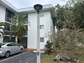 251 Galen Dr in Key Biscayne, FL - Building Photo