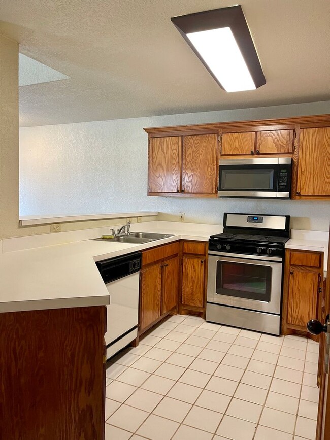 3320-3322 Ridgecrest Cir in Norman, OK - Building Photo - Building Photo