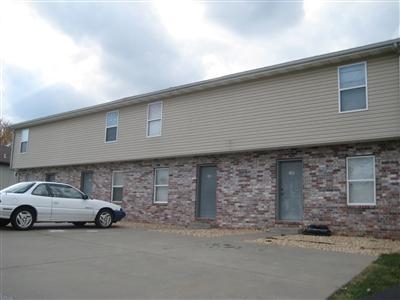 139 W Terrace Ct in Sparta, MO - Building Photo