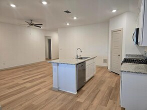 7425 8th St in Lubbock, TX - Building Photo - Building Photo