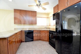 5019 E Laurel Ln in Scottsdale, AZ - Building Photo - Building Photo