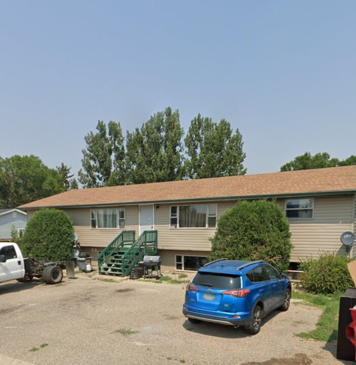 409 Parkway Dr in Burlington, ND - Building Photo