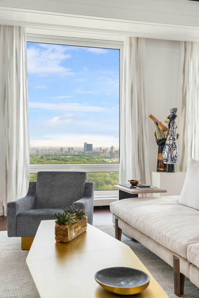 220 Central Park S-Unit -37B in New York, NY - Building Photo - Building Photo