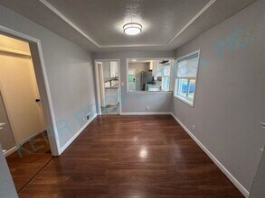 14746 SE Rhine St in Portland, OR - Building Photo - Building Photo