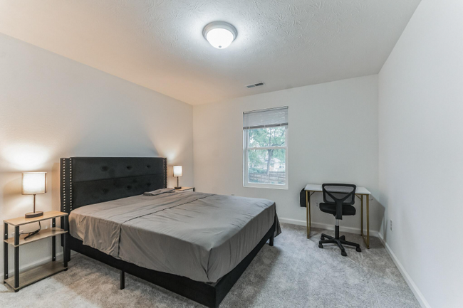 property at 3502 S Farnsworth St
