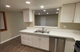 22330 Victory Blvd in Woodland Hills, CA - Building Photo - Building Photo