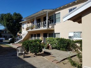 218 W Knepp Ave in Fullerton, CA - Foto de edificio - Building Photo