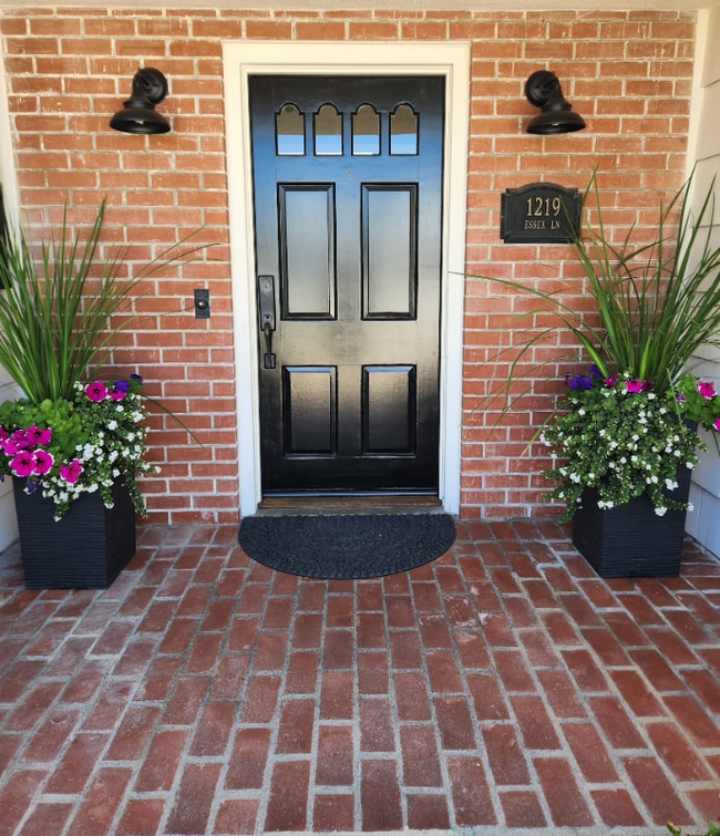 1219 Essex Ln in Newport Beach, CA - Building Photo - Building Photo