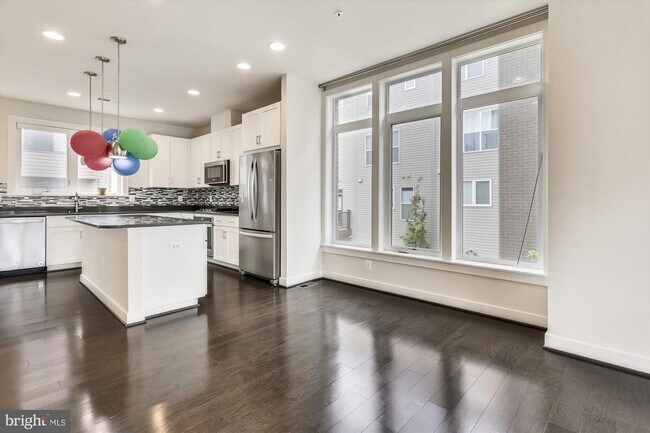 8060 Red Hook St in Derwood, MD - Building Photo - Building Photo