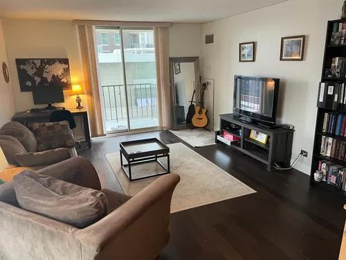 1212 N La Salle Dr in Chicago, IL - Building Photo
