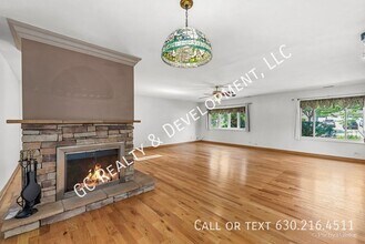 1123 Duxbury Ln in Schaumburg, IL - Building Photo - Building Photo
