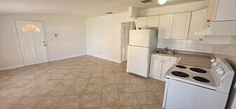 1944 Adams St in Hollywood, FL - Building Photo