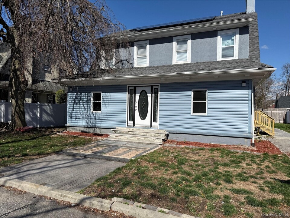 852 Station Pl in Woodmere, NY - Building Photo