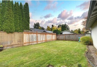 501 17th St SE, Unit N29-03 in Puyallup, WA - Building Photo - Building Photo