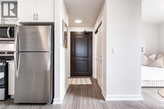 870 Queenston Rd in Hamilton, ON - Building Photo - Building Photo