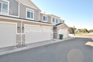905 Robert Ave in Layton, UT - Building Photo
